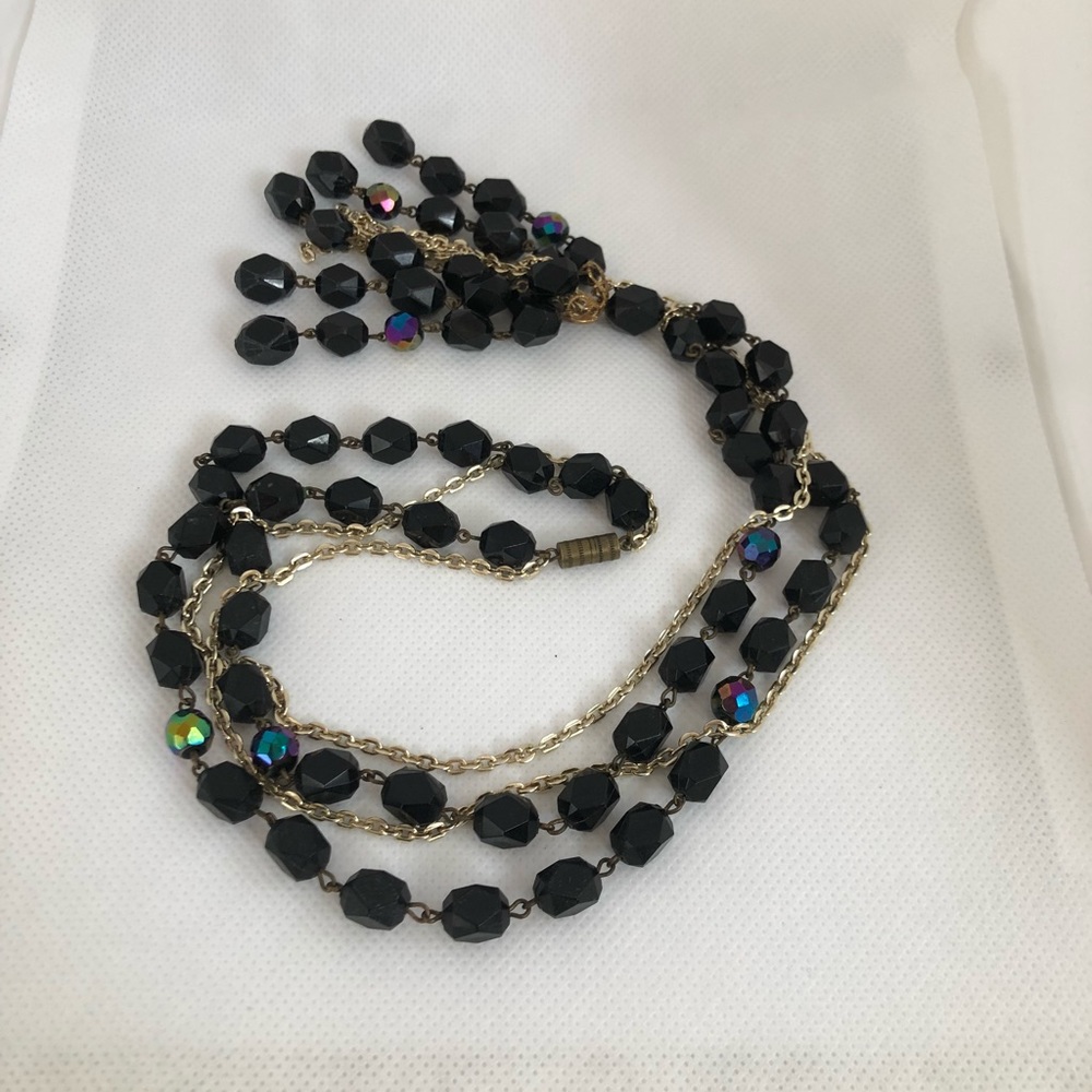 Beaded 💰Necklace w/ beaded Pendant rain